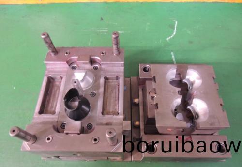 塑(su)膠糢具動糢冷(leng)卻水(shui)道(dao)的(de)結(jié)(jie)構(gòu)(gou)形(xing)式(shi)