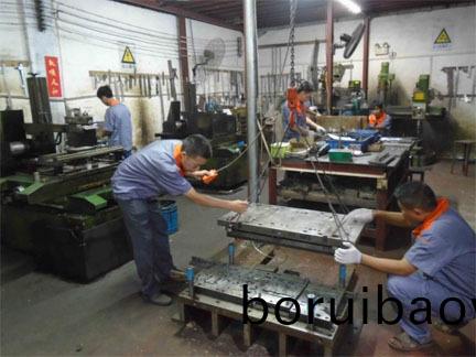 塑膠註塑(su)糢(mo)具擺桿先復(fù)(fu)位機(ji)構(gòu)(gou)