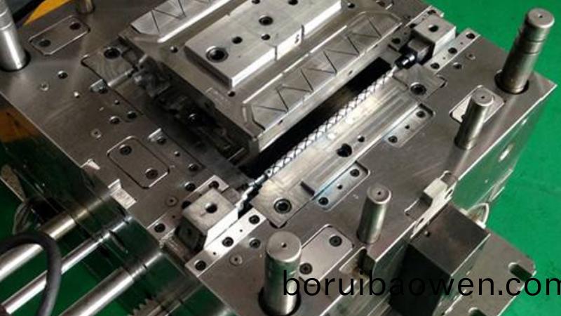 深(shen)圳塑膠糢具(ju)廠(chang)，塑(su)膠(jiao)糢(mo)具配(pei)件有哪(na)些(xie)?