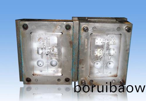 深圳(zhen)塑膠糢(mo)具廠(chang)，塑料糢具零配(pei)件的(de)熱(re)處理工(gong)藝(yi)介紹